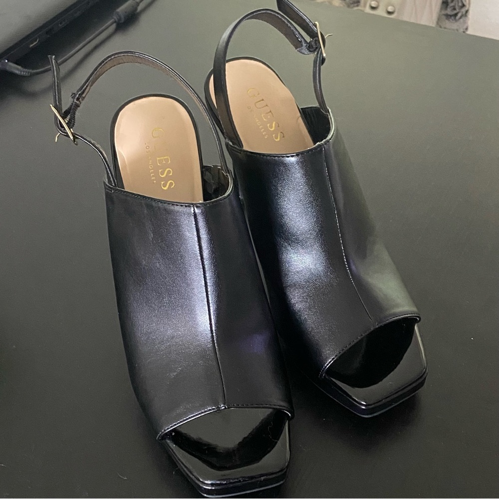 8 1/2 Black Guess Ankle Heals​